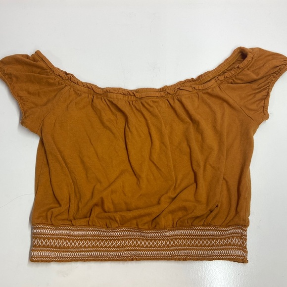 Hi! Selling a mustard and black crop top from Aeropostale (worn once only). - Picture 1 of 2